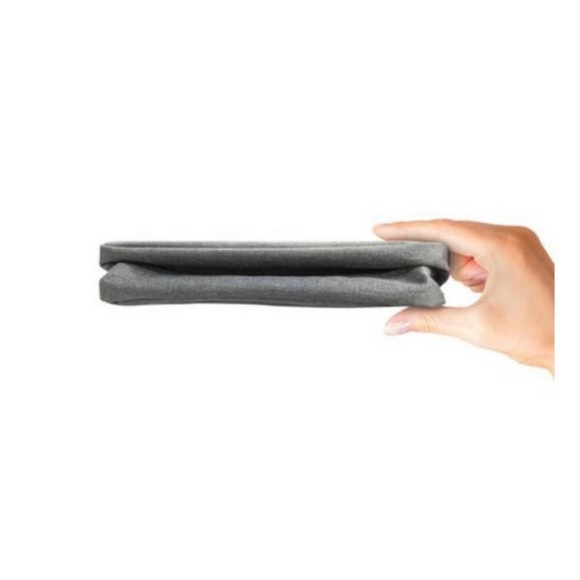 UV-C  Sanitizer Collapsible Travel Bag - Picture 9 of 9